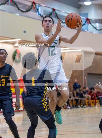 Thumbnail 3 in Holy Trinity vs Mt. Vernon (Gary Charlers Hoops Classic) photogallery.