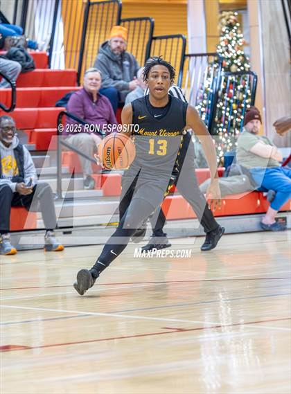 Thumbnail 1 in Holy Trinity vs Mt. Vernon (Gary Charlers Hoops Classic) photogallery.