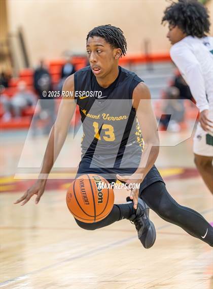 Thumbnail 1 in Holy Trinity vs Mt. Vernon (Gary Charlers Hoops Classic) photogallery.