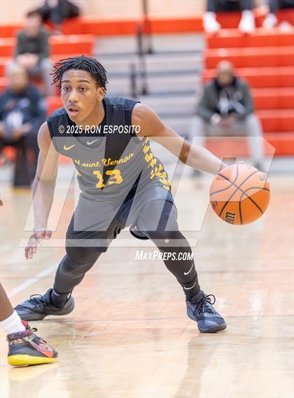 Thumbnail 2 in Holy Trinity vs Mt. Vernon (Gary Charlers Hoops Classic) photogallery.