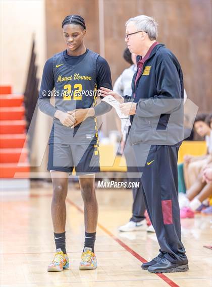 Thumbnail 3 in Holy Trinity vs Mt. Vernon (Gary Charlers Hoops Classic) photogallery.