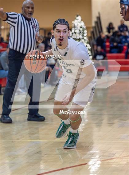 Thumbnail 1 in Holy Trinity vs Mt. Vernon (Gary Charlers Hoops Classic) photogallery.