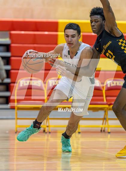 Thumbnail 2 in Holy Trinity vs Mt. Vernon (Gary Charlers Hoops Classic) photogallery.