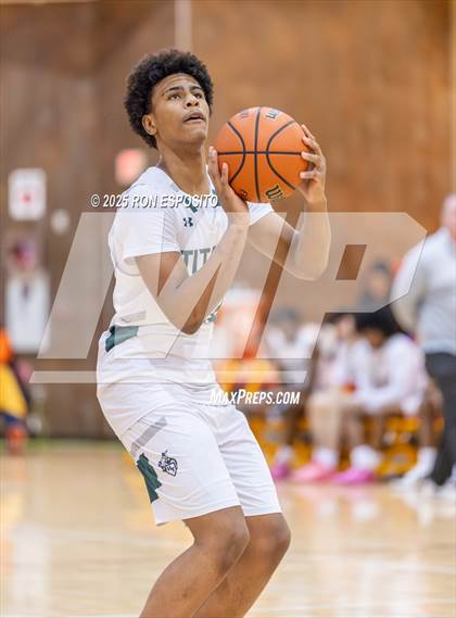 Thumbnail 1 in Holy Trinity vs Mt. Vernon (Gary Charlers Hoops Classic) photogallery.