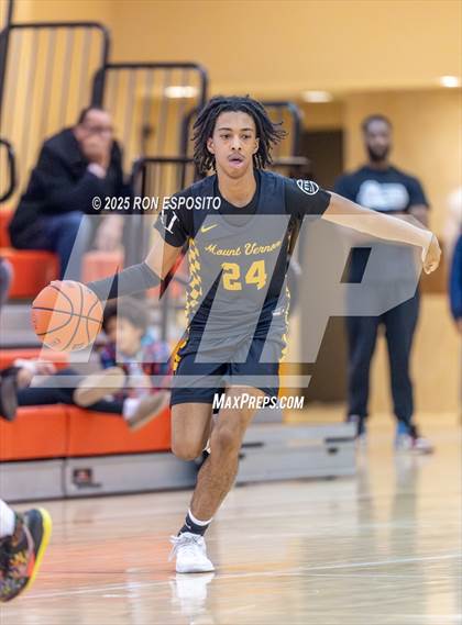 Thumbnail 3 in Holy Trinity vs Mt. Vernon (Gary Charlers Hoops Classic) photogallery.