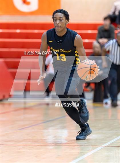 Thumbnail 1 in Holy Trinity vs Mt. Vernon (Gary Charlers Hoops Classic) photogallery.