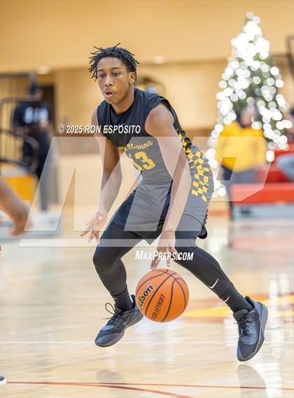 Thumbnail 3 in Holy Trinity vs Mt. Vernon (Gary Charlers Hoops Classic) photogallery.