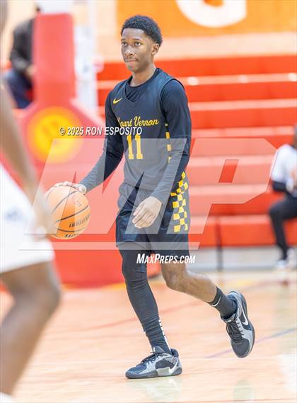 Thumbnail 2 in Holy Trinity vs Mt. Vernon (Gary Charlers Hoops Classic) photogallery.