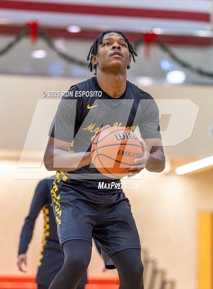 Thumbnail 3 in Holy Trinity vs Mt. Vernon (Gary Charlers Hoops Classic) photogallery.