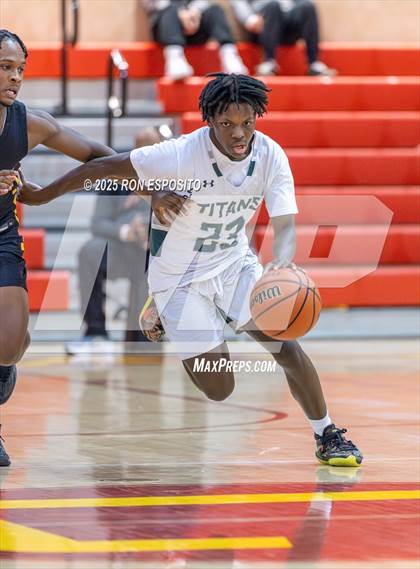 Thumbnail 2 in Holy Trinity vs Mt. Vernon (Gary Charlers Hoops Classic) photogallery.