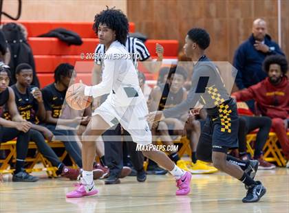 Thumbnail 1 in Holy Trinity vs Mt. Vernon (Gary Charlers Hoops Classic) photogallery.