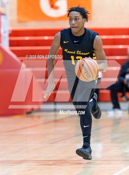 Thumbnail 3 in Holy Trinity vs Mt. Vernon (Gary Charlers Hoops Classic) photogallery.