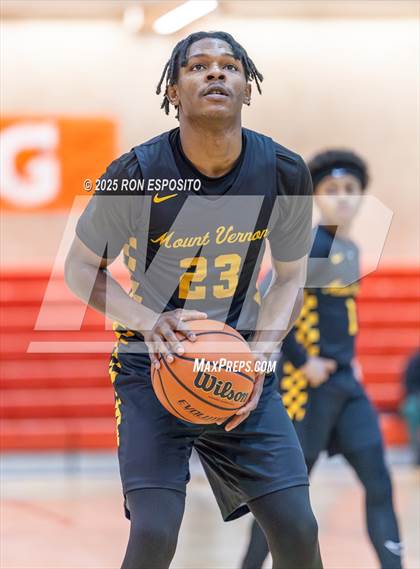 Thumbnail 1 in Holy Trinity vs Mt. Vernon (Gary Charlers Hoops Classic) photogallery.