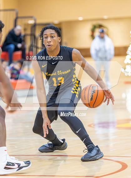 Thumbnail 1 in Holy Trinity vs Mt. Vernon (Gary Charlers Hoops Classic) photogallery.