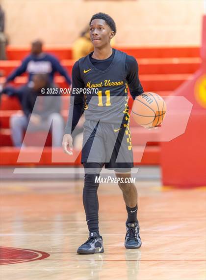 Thumbnail 3 in Holy Trinity vs Mt. Vernon (Gary Charlers Hoops Classic) photogallery.