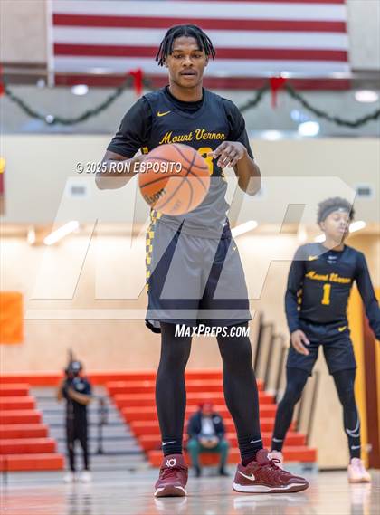 Thumbnail 2 in Holy Trinity vs Mt. Vernon (Gary Charlers Hoops Classic) photogallery.