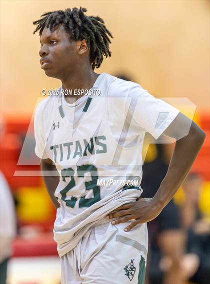 Thumbnail 1 in Holy Trinity vs Mt. Vernon (Gary Charlers Hoops Classic) photogallery.