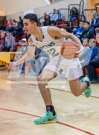 Thumbnail 2 in Holy Trinity vs Mt. Vernon (Gary Charlers Hoops Classic) photogallery.