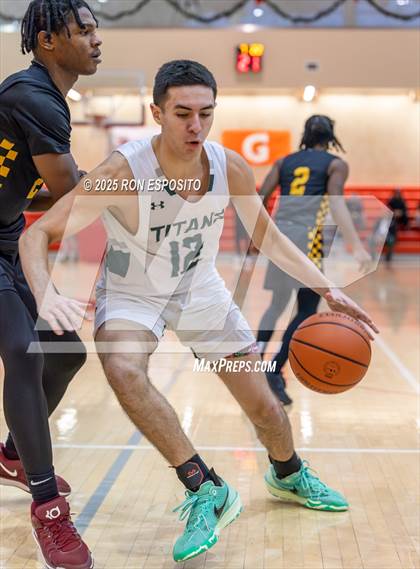 Thumbnail 1 in Holy Trinity vs Mt. Vernon (Gary Charlers Hoops Classic) photogallery.