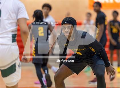 Thumbnail 2 in Holy Trinity vs Mt. Vernon (Gary Charlers Hoops Classic) photogallery.