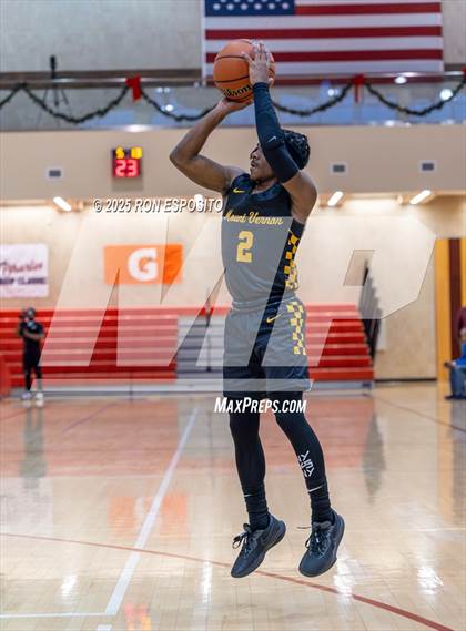 Thumbnail 1 in Holy Trinity vs Mt. Vernon (Gary Charlers Hoops Classic) photogallery.
