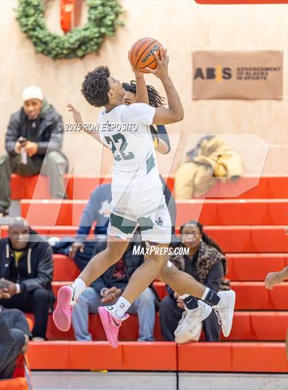 Thumbnail 3 in Holy Trinity vs Mt. Vernon (Gary Charlers Hoops Classic) photogallery.