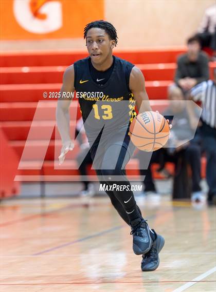 Thumbnail 2 in Holy Trinity vs Mt. Vernon (Gary Charlers Hoops Classic) photogallery.