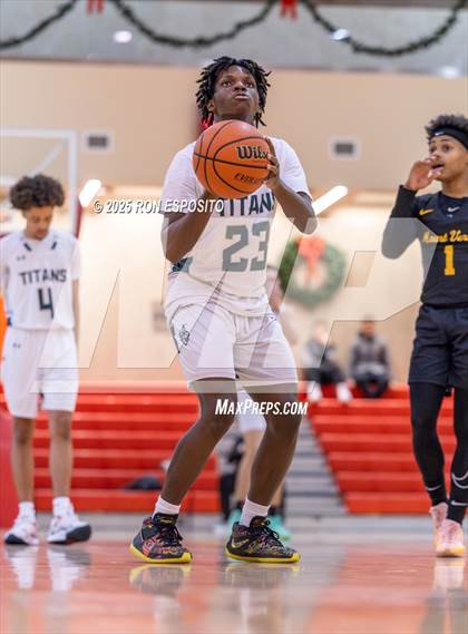 Thumbnail 3 in Holy Trinity vs Mt. Vernon (Gary Charlers Hoops Classic) photogallery.