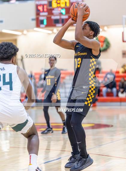 Thumbnail 2 in Holy Trinity vs Mt. Vernon (Gary Charlers Hoops Classic) photogallery.