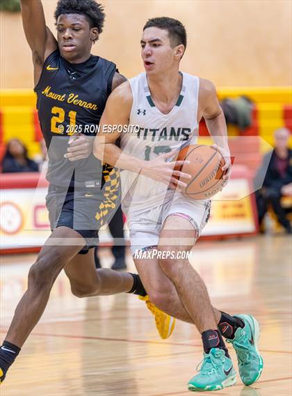 Thumbnail 2 in Holy Trinity vs Mt. Vernon (Gary Charlers Hoops Classic) photogallery.