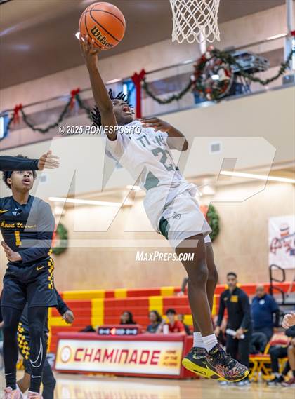 Thumbnail 2 in Holy Trinity vs Mt. Vernon (Gary Charlers Hoops Classic) photogallery.