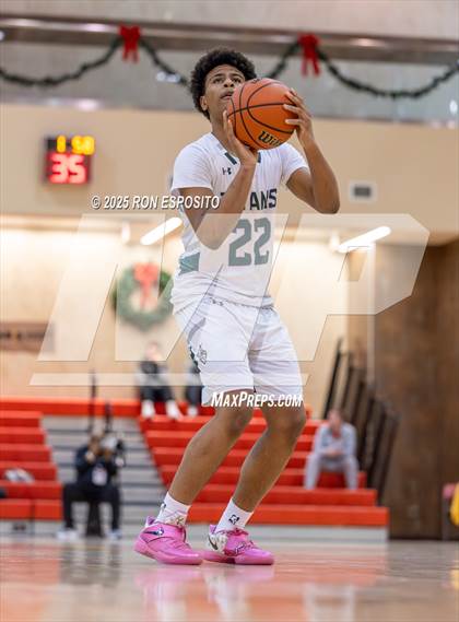 Thumbnail 2 in Holy Trinity vs Mt. Vernon (Gary Charlers Hoops Classic) photogallery.