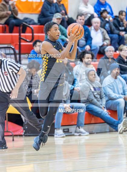 Thumbnail 1 in Holy Trinity vs Mt. Vernon (Gary Charlers Hoops Classic) photogallery.