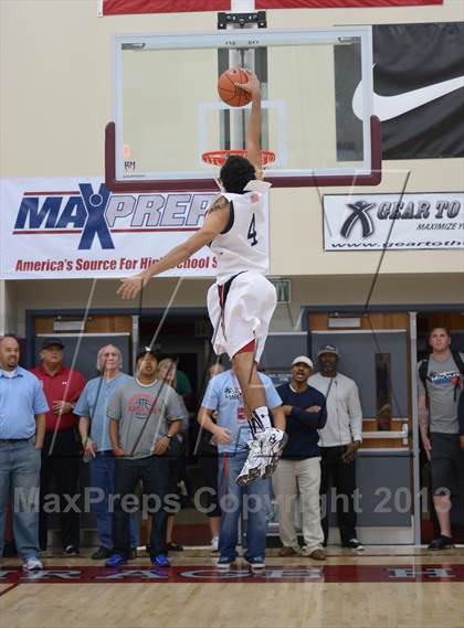 Thumbnail 2 in MaxPreps Holiday Classic Slam Dunk Contest photogallery.