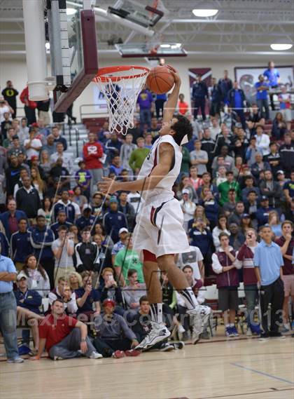 Thumbnail 3 in MaxPreps Holiday Classic Slam Dunk Contest photogallery.