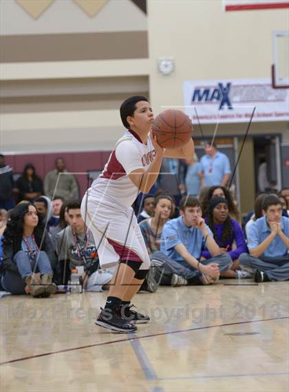 Thumbnail 3 in MaxPreps Holiday Classic Slam Dunk Contest photogallery.