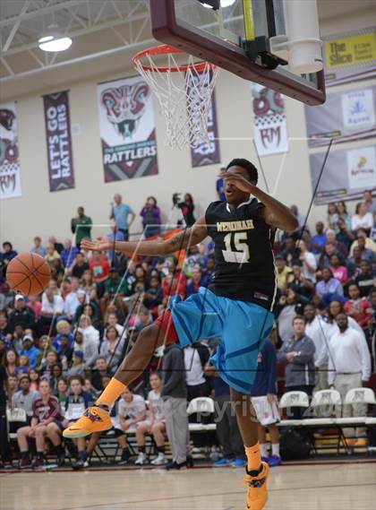Thumbnail 3 in MaxPreps Holiday Classic Slam Dunk Contest photogallery.