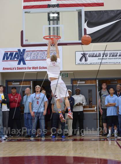 Thumbnail 3 in MaxPreps Holiday Classic Slam Dunk Contest photogallery.
