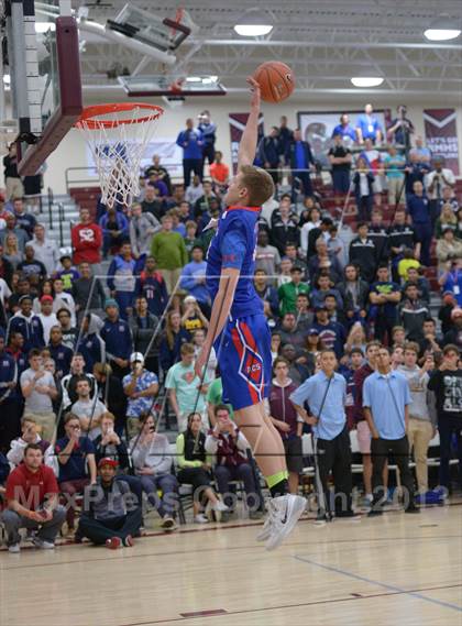 Thumbnail 3 in MaxPreps Holiday Classic Slam Dunk Contest photogallery.