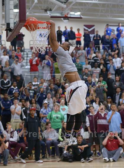 Thumbnail 2 in MaxPreps Holiday Classic Slam Dunk Contest photogallery.