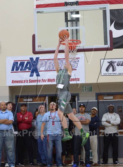 Thumbnail 1 in MaxPreps Holiday Classic Slam Dunk Contest photogallery.