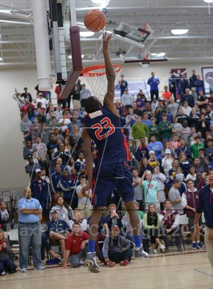 Thumbnail 1 in MaxPreps Holiday Classic Slam Dunk Contest photogallery.
