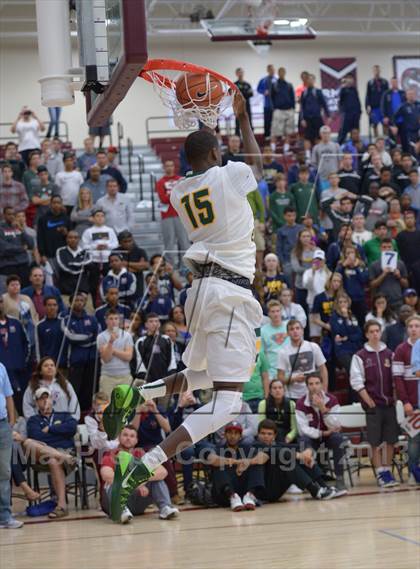 Thumbnail 1 in MaxPreps Holiday Classic Slam Dunk Contest photogallery.