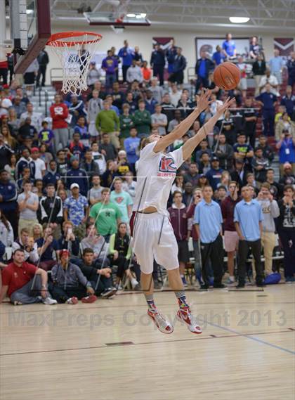 Thumbnail 3 in MaxPreps Holiday Classic Slam Dunk Contest photogallery.