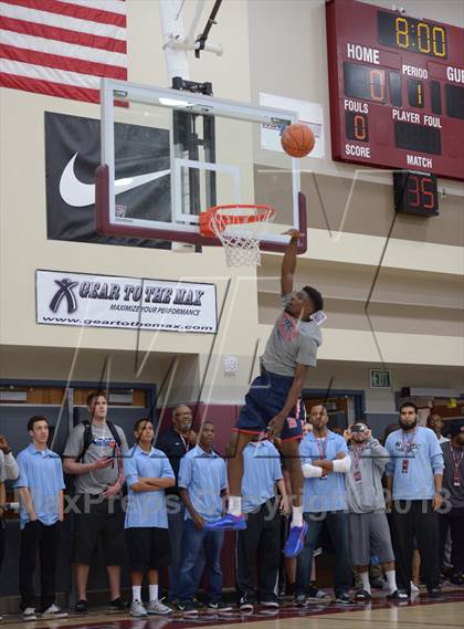 Thumbnail 1 in MaxPreps Holiday Classic Slam Dunk Contest photogallery.