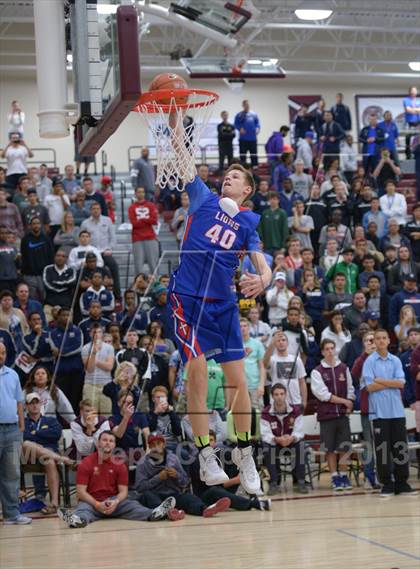Thumbnail 3 in MaxPreps Holiday Classic Slam Dunk Contest photogallery.