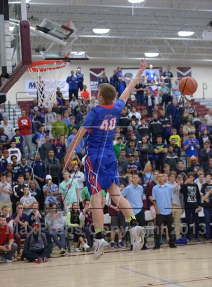 Thumbnail 2 in MaxPreps Holiday Classic Slam Dunk Contest photogallery.