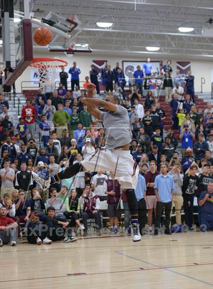 Thumbnail 2 in MaxPreps Holiday Classic Slam Dunk Contest photogallery.