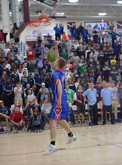 Thumbnail 1 in MaxPreps Holiday Classic Slam Dunk Contest photogallery.