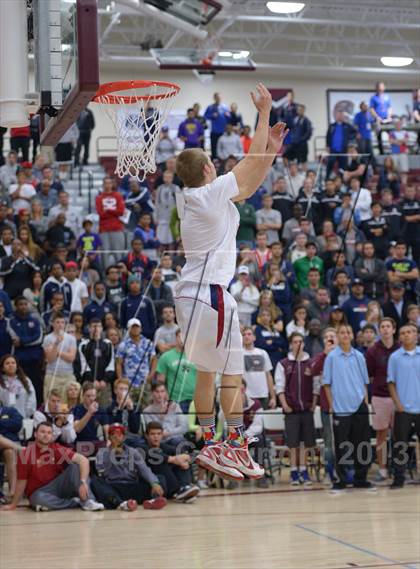 Thumbnail 1 in MaxPreps Holiday Classic Slam Dunk Contest photogallery.
